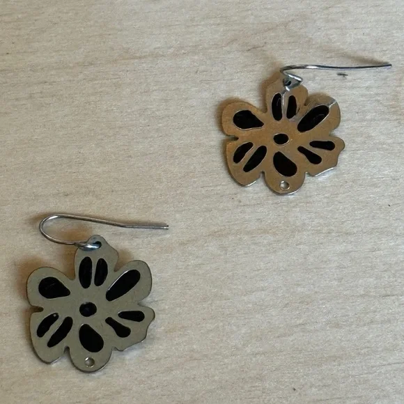 Floral Cutout Earrings in Black and Gold - Picture 3 of 3